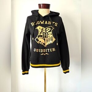 HARRY POTTER Black and Gold Hogwarts Quidditch Sweater. Size XS